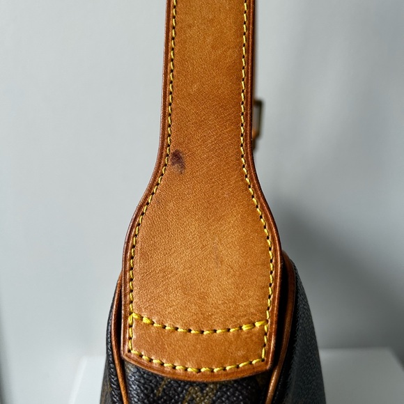 Louis Vuitton Croissant MM - Picture 14 of 17